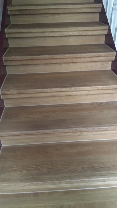 Treppenstufen aufgedoppelt mit Eichenplatten